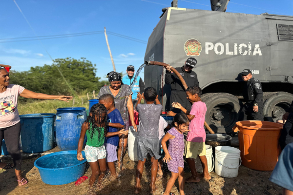 entrega agua comnuidad