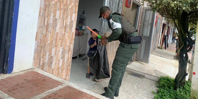 entrega-obsequios-por-la-niñez