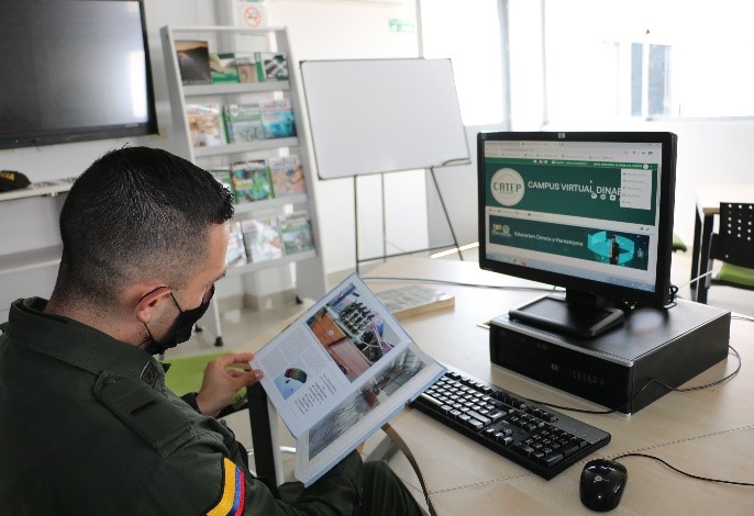 'Construyendo una nueva presencia sin distancias'.