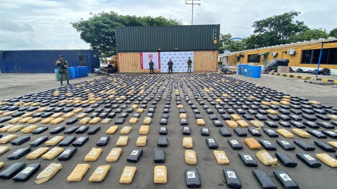 Una lancha tipo Go Fast era utilizada para el transporte de la droga.