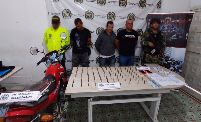 Los capturados son conocidos con los alias de “David”, “Juan Carlos” y “Lucho”, presuntamente se hacían pasar por integrantes de las Autodefensas Gaitanistas de Colombia