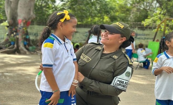 excelencia académica y los valores ciudadanos de varios estudiantes del plantel
