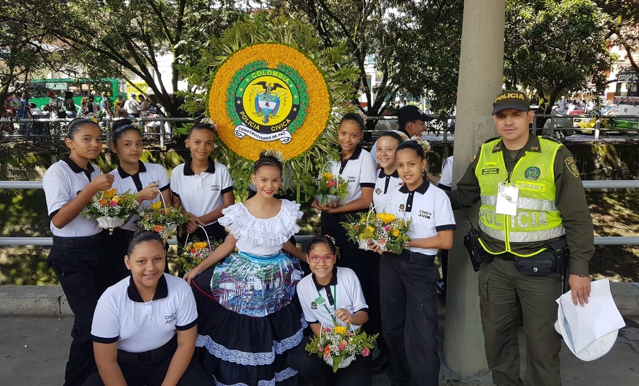 Desfile de caballitos de palo y silleteritos en la feria de las flores 