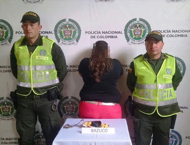 Dentro de un paquete de frituras encaleta sustancias estupefacientes
