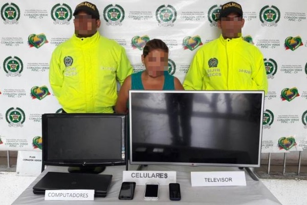 foto-capturada-una-mujer-y-recuperados-elementos-hurtados