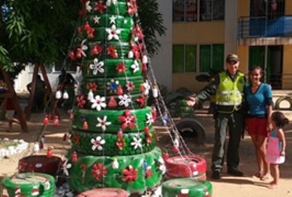 foto-el-primer-árbol-de-navidad-ambiental-prende-sus-luces-en-Valledupar