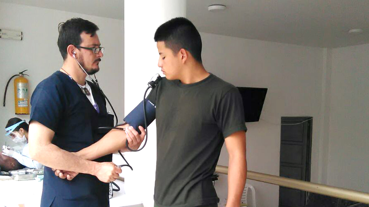 Policías de 7 municipios de Nariño reciben atención primaria en salud.