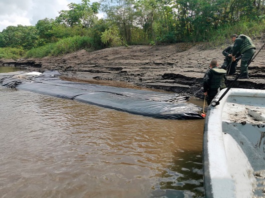 Incautados 9 mil galones de ACPM que eran transportados en ‘vikingos’ a través del rio Opón en Magdalena Medio   