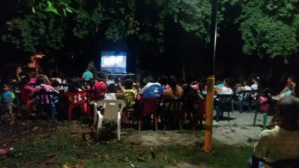 Caminatas ecológicas, ciclo-paseos y cine al parque, ocupan el tiempo libre de los estudiantes en este cese escolar