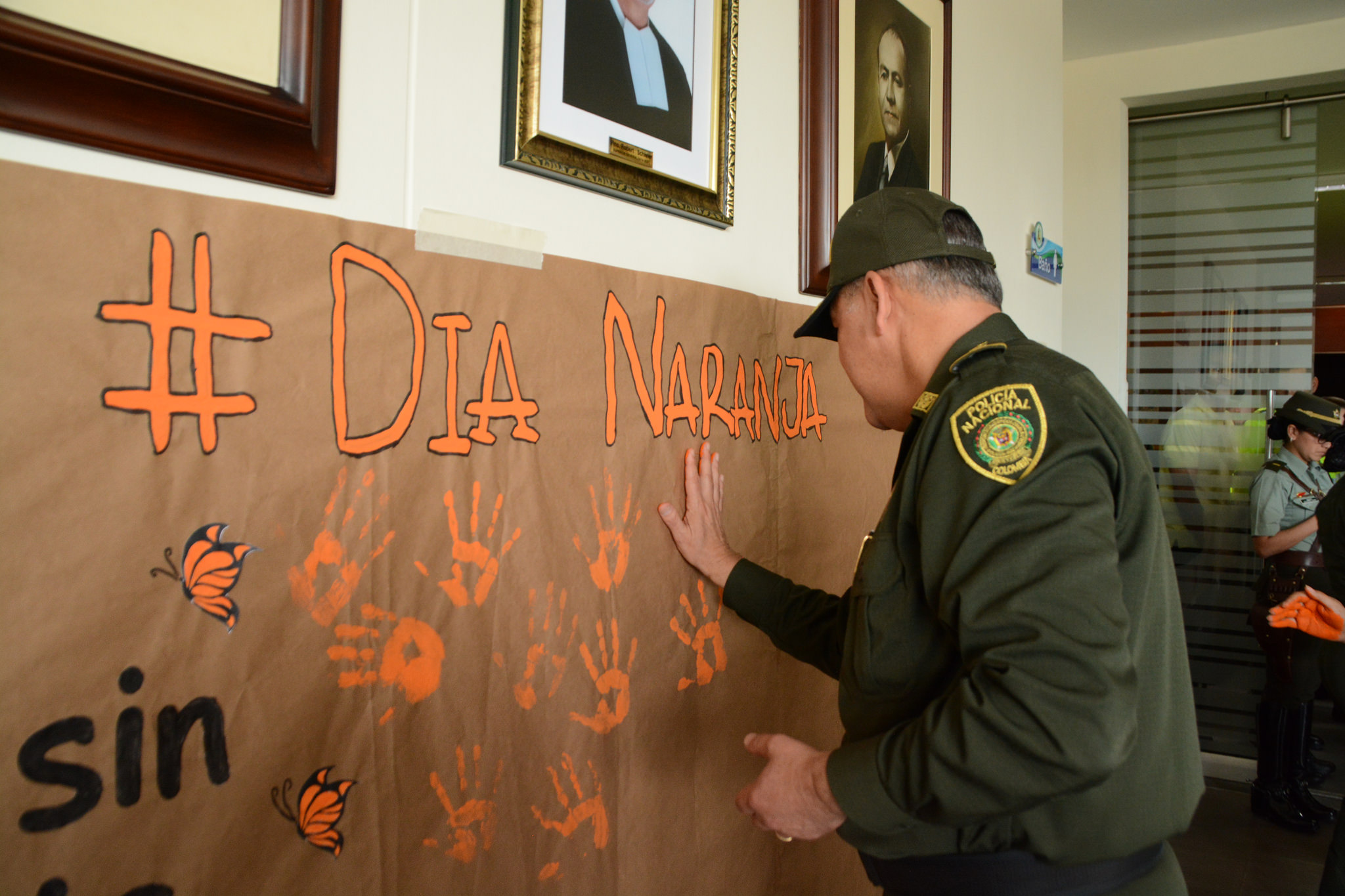 La Policía Nacional se une a la campaña #DíaNaranja