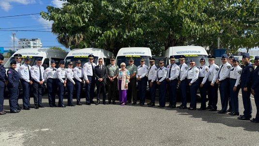 fotograf&iacute;a general con el personal policial de Republica Dominicana 