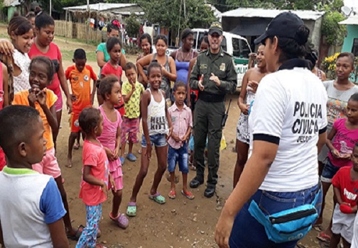 Participaron más de 300 personas a las que se le ofrecieron servicios de salud oral, peluquería y charlas de prevención
