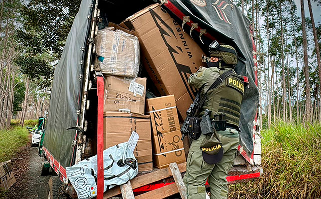  Interceptaron el tractocamión sobre la vía panamericana en el sector conocido como La Virgen del municipio de Timbío