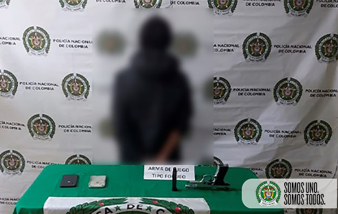 Sorprendido adolescente que minutos antes había hurtado 2 celulares a una pareja que iba en un vehículo 