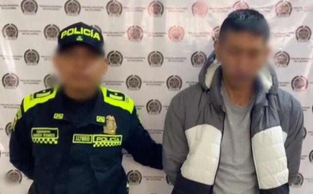 Este sujeto minutos antes se había hurtado una motocicleta.