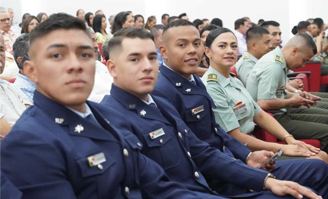 4 funcionarios de la SENAN Panama culminaron estudios como t&eacute;cnicos aeron&aacute;uticos de la Escuela de Aviaci&oacute;n Policial