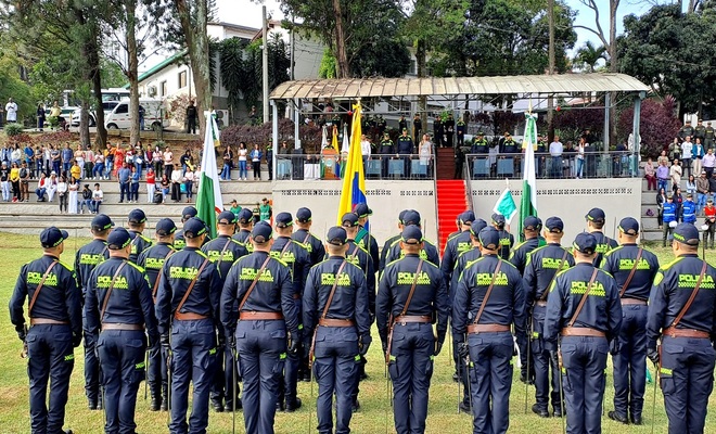 Campo de parada en graduación de auxiliares de policía