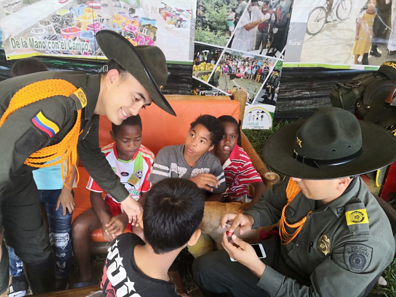 Grupo de carabineros se llevó los aplausos en Expoasis 2018