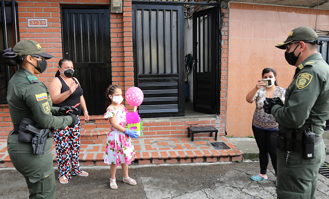 , llegamos de sorpresa en busca de aquellas personas mágicas que cumplirían años.