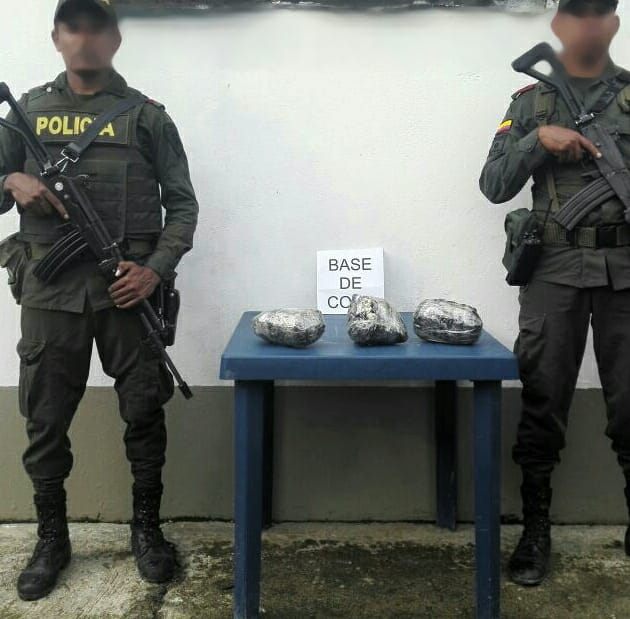 Hallados-03-Kilos-de-Base-de-coca-en-bus-de-servicio-público-en-Tutunendo 