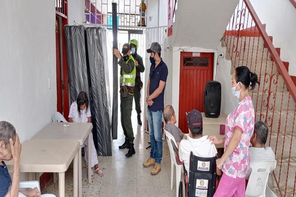 Colchonetas donadas a hogar geriátrico
