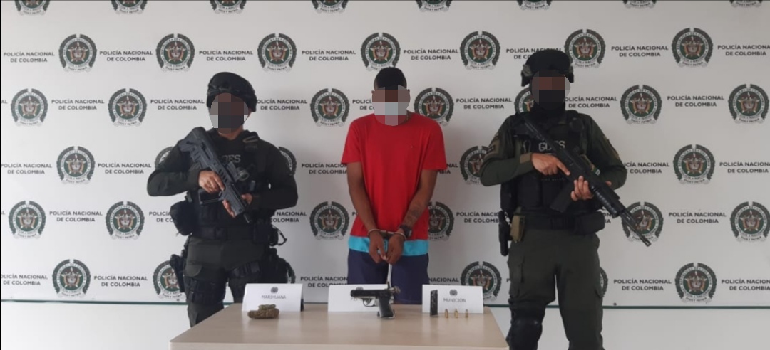 Ciudadano capturado en flagrancia por los delitos de tráfico de estupefacientes y porte ilegal de arma de fuego