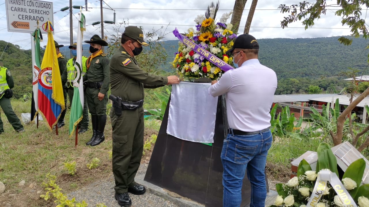 En un acto solemne recordamos la memoria de nuestro héroes caídos en la vereda la “M” 