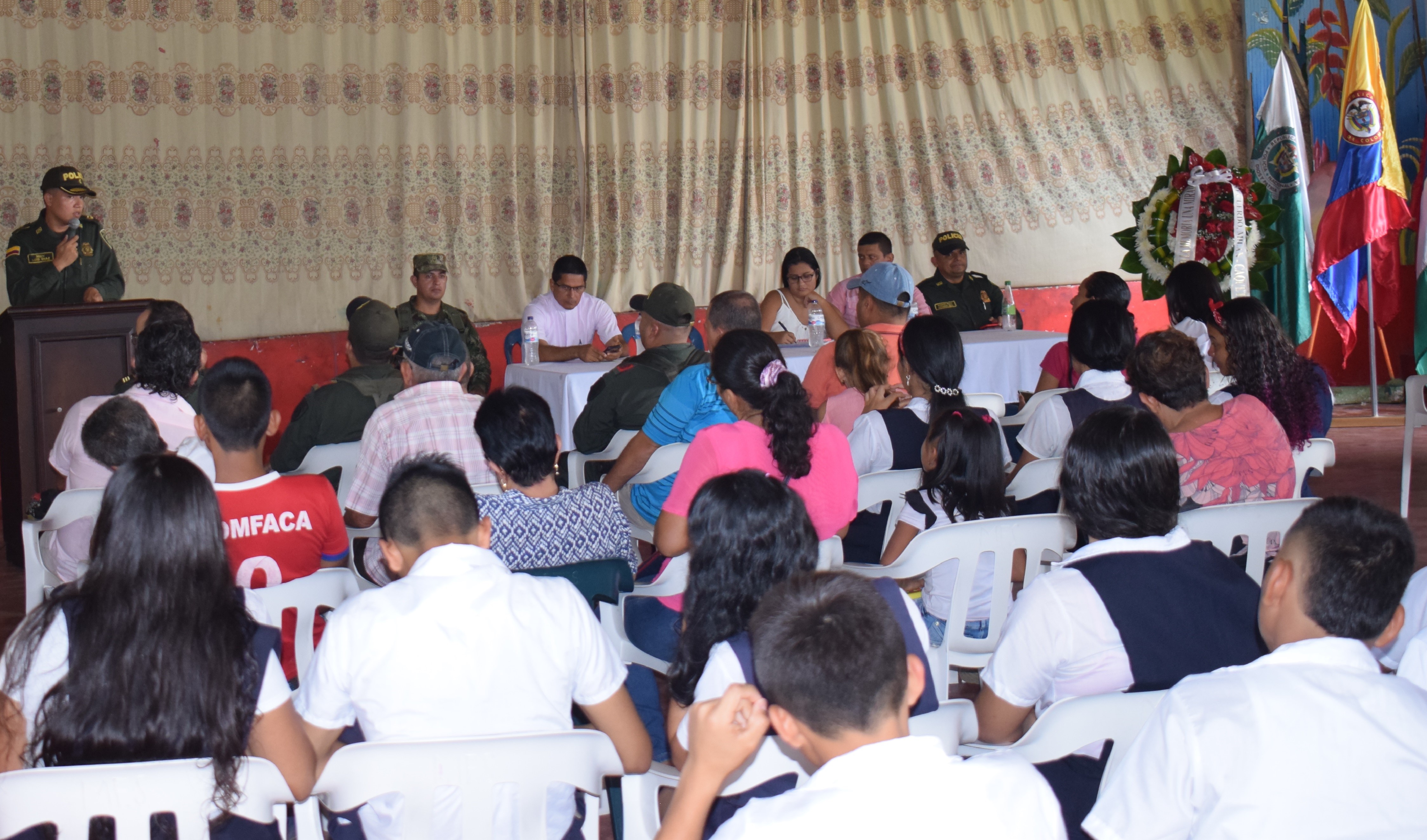 honramos la memoria de los compañeros policías que ofrendaron su vida en milan