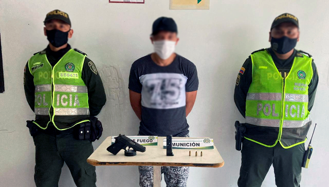 Fueron-incautadas-armas-de-fuego-cargadores-munición-y-una-motocicleta-en-los-procedimientos-realizados