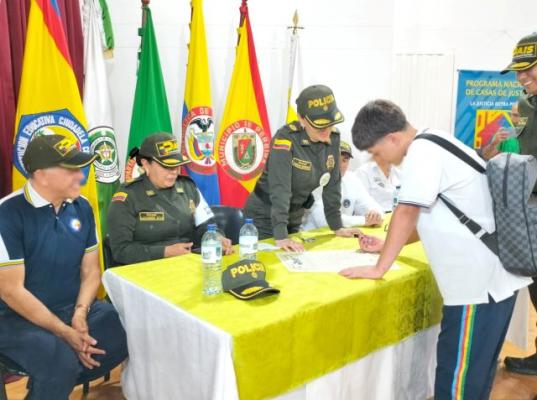 Firma de compromiso de las autoridades y comunidad estudiantil, por un regreso a clases seguro 2024