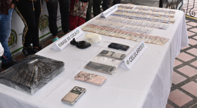 Capturamos-tres-mujeres-y-dos-hombres-por-los-delitos-de-concierto-para-delinquir-y-tráfico-fabricación-o-porte-de-estupefacientes