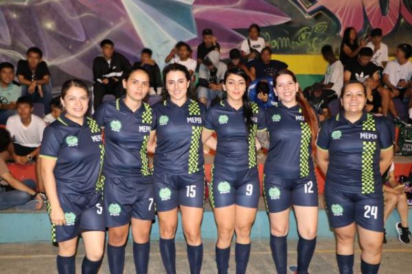 La Policía Metropolitana de Pereira, participa con un equipo femenino, en el torneo inter-barrial, jugando por la paz y por la vida