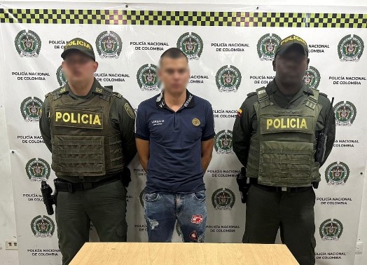 Este sujeto de igual manera se encontraba solicitado por porte ilegal de armas de fuego   