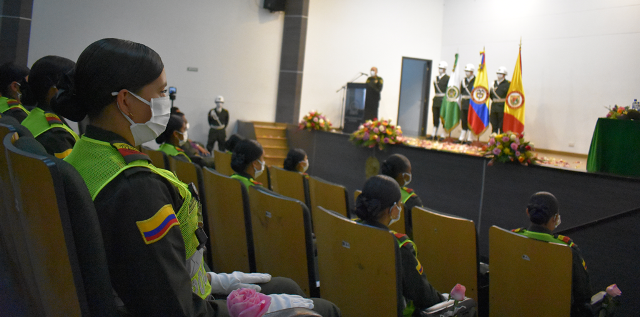 19-mujeres-servirán-como-auxiliares-bachilleres-de-policía-en-el-àrea-metropolitana-de-Pereira
