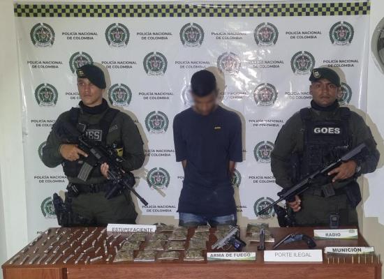 Dos adolescentes y un adulto, fueron encontrados con armas de fuego ilegales y diferentes estupefacientes