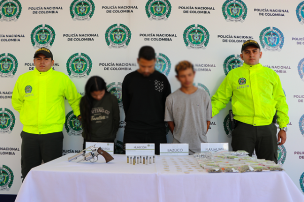 En el procedimiento, se incauta marihuana, bazuco, un arma de fuego ilegal y munición 