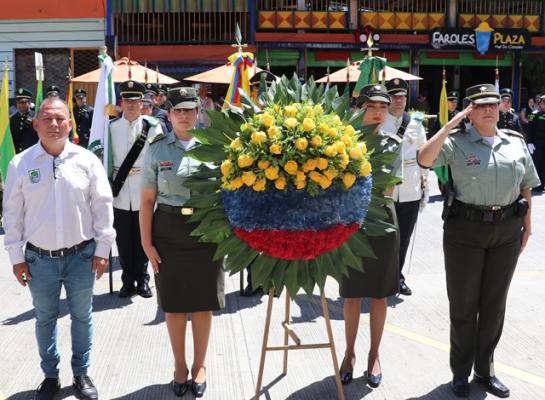 Con la presencia del señor Alcalde del municipio de la Virginia José Villada, honramos a nuestros héroes