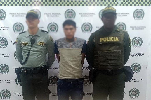 Un sujeto es capturado, posterior a hurtar tres equipos móviles