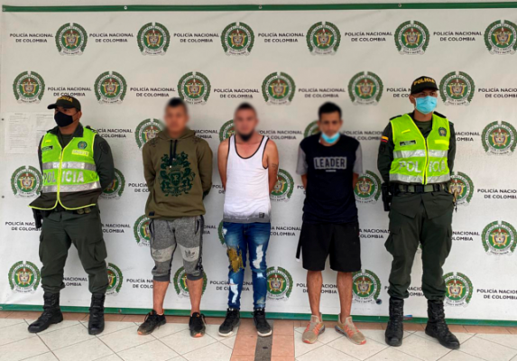 Recuperamos-los-automotores-hurtados-cuando-pretendían-huir-hacia-el-municipio-de-Alcalá-Valle