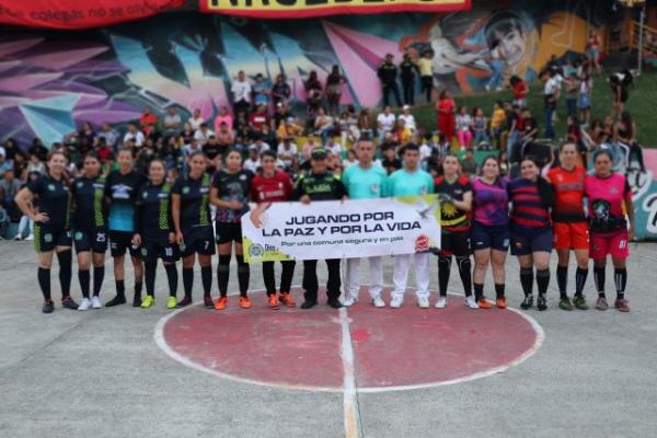 Llevamos con éxito la clausura del segundo torneo inter-barrial, jugando por la paz y por la vida 