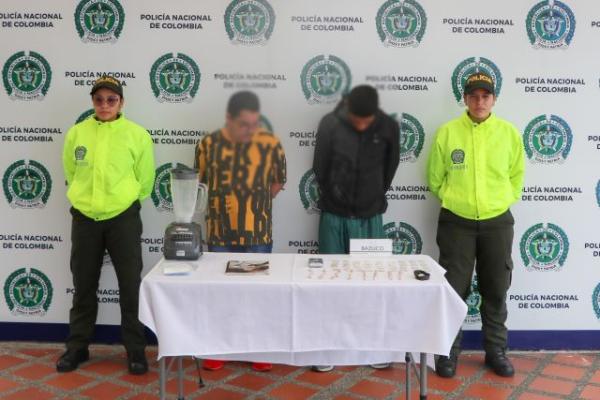 Los sujetos son conocidos como “Forero y Guzmán”, a quienes se les encuentran varias dosis de bazuco 