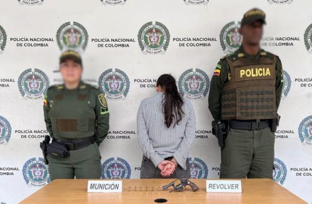 Capturada con porte ilegal de armas 