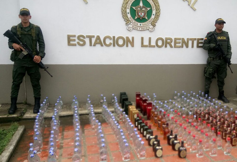 En el marco de las festividades que se realizan en todo el Departamento de Nariño, la Policía Nacional en el corregimiento de Llorente, sigue ejecutando fuertes controles al transporte, distribución y comercialización del licor adulterado, con el fin de cumplir con las campañas preventivas en contra en consumo de bebidas embriagantes que afectan la salud de los consumidores.   Mediante actividades de registro y control a establecimientos abiertos al público, en el corregimiento de Llorente, policiales adscr