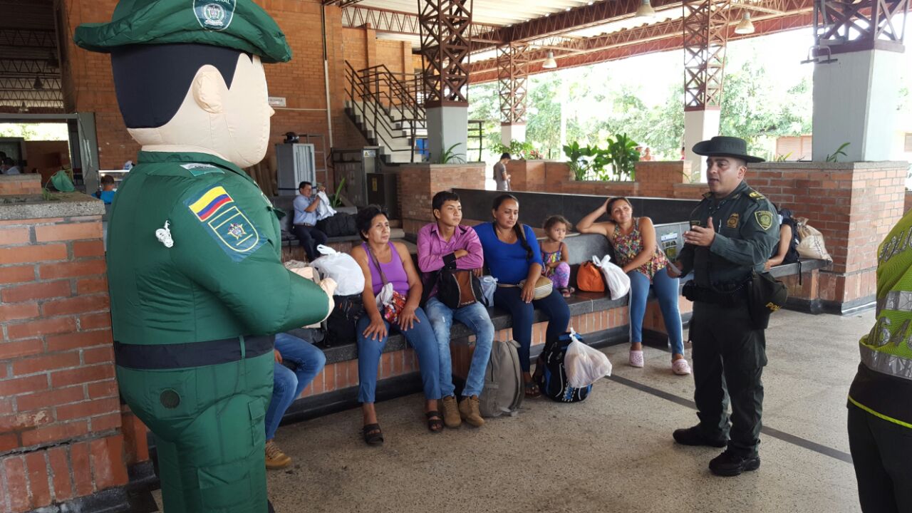  Policia Arauca Una temporada para compartir y prevenir a niños y niñas el uso de la pólvora