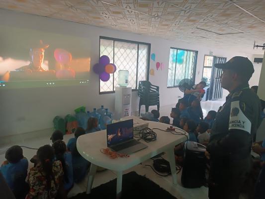 Con el programa ‘Abre Tus Ojos’ la Policía Nacional trabaja por la niñez colombiana