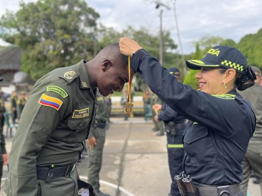 Entrega de 240 placas policiales.