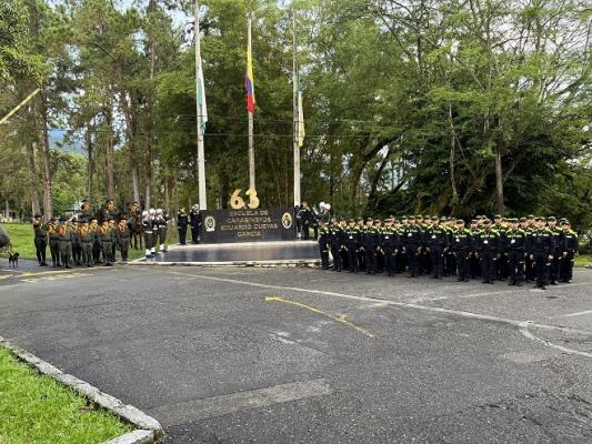 63 a&ntilde;os formando polic&iacute;as &iacute;ntegros.