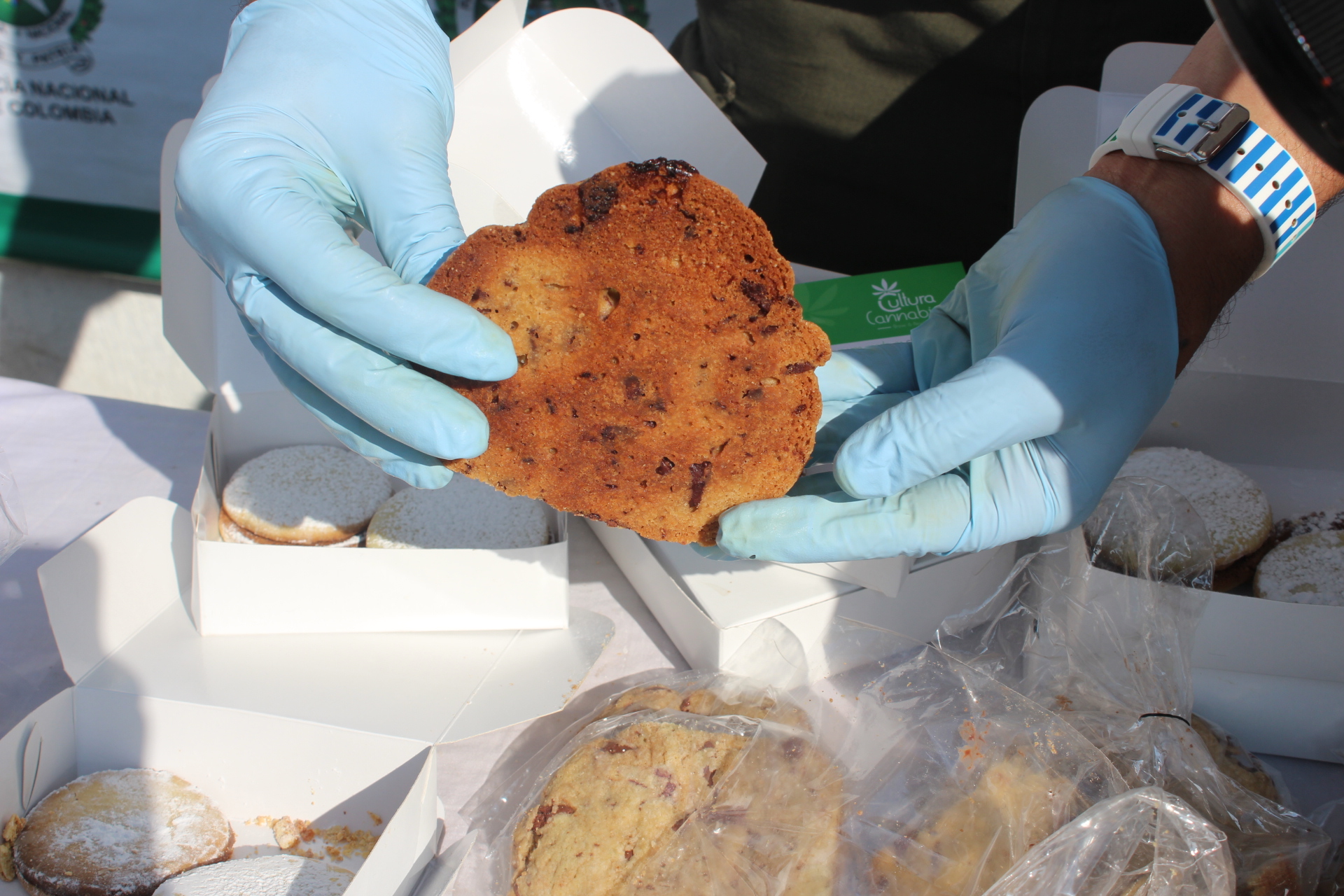 Denuncia de padres de familia permitió a las autoridades capturar a estas personas