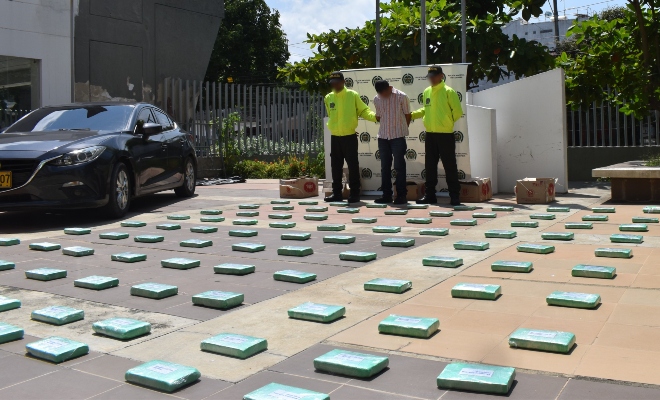 Incautación de 118 kilos de cocacina en un parqueadero del barrio crespo
