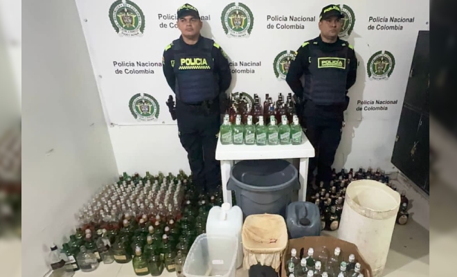 Durante la diligencia se evidenció una práctica artesanal tipo alambique para adulterar y falsificar licor.